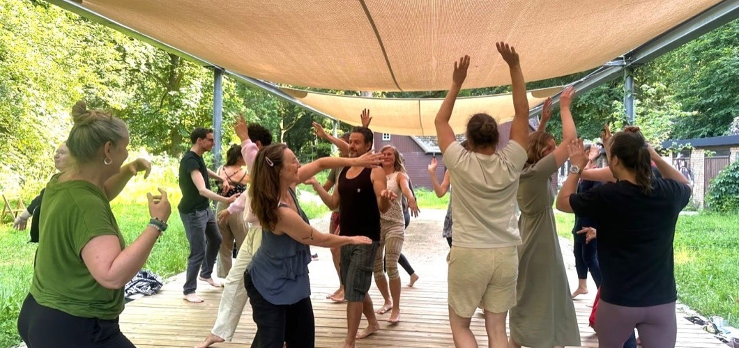 Bewegungsangebot auf dem PARK-Deck des Heilgartens