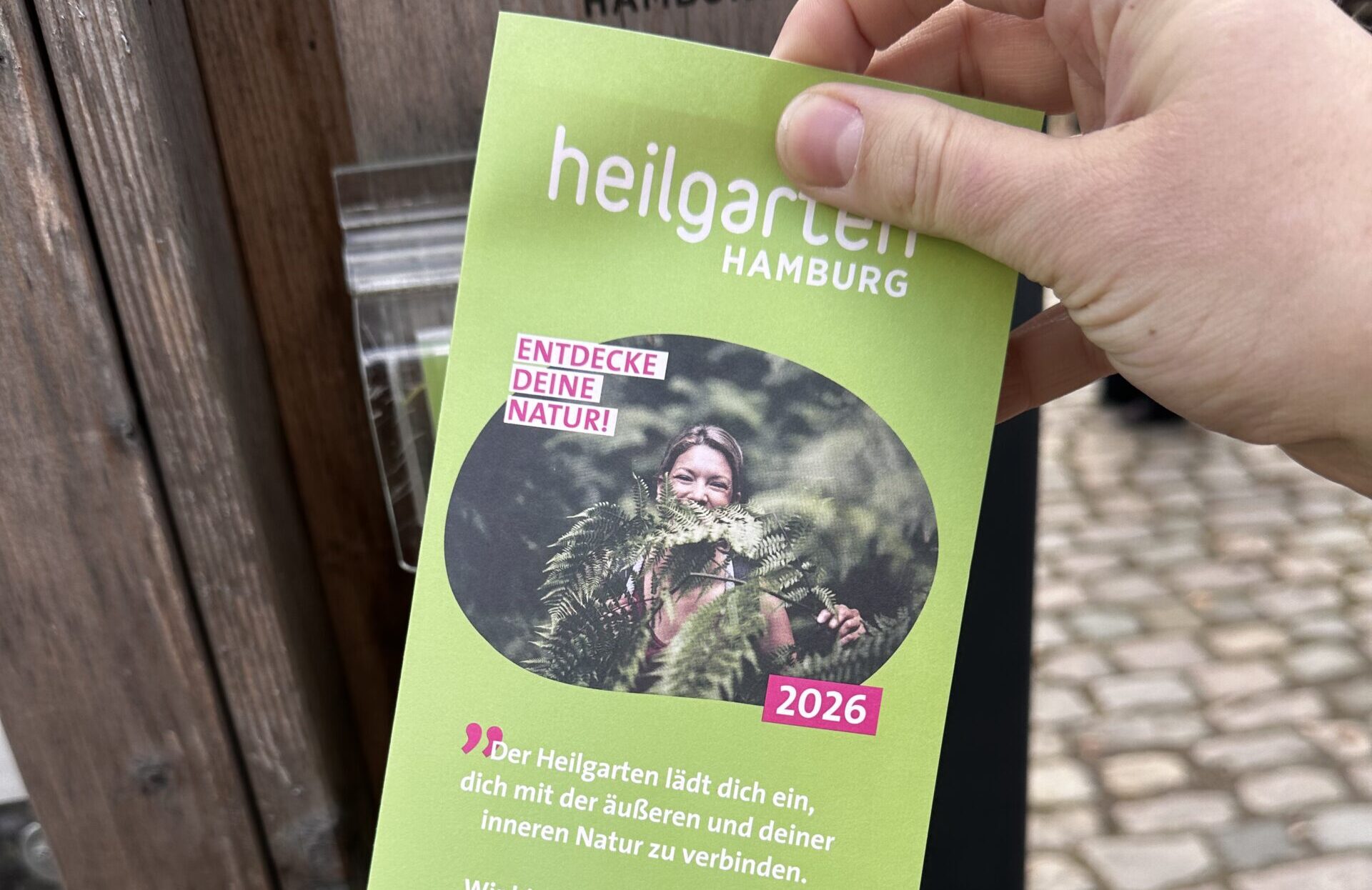 In unserem Heilgarten Programm 2026 findet ihr Infos zum Gelände, kostenfreie Veranstaltungen und Events des Vereins. Weitere Veranstaltungen von naturnahen Angeboten zeigen wir im Online-Programm und halten es für euch aktuell